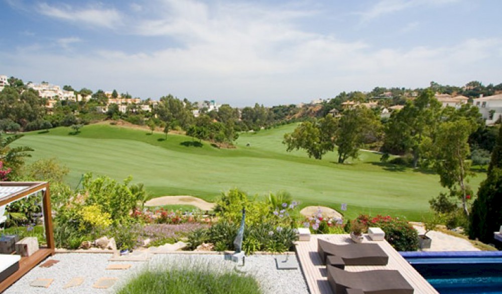 La Quinta Villa Front Line