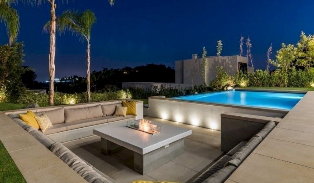 Airbnb vs. Hotels - What Factors Are Influencing Travelers' Decision?
