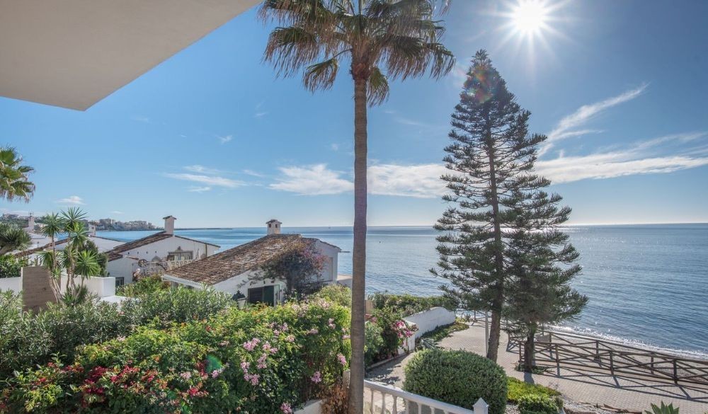 Arena Beach 1-1: Your Exclusive Beachfront Retreat in Estepona
