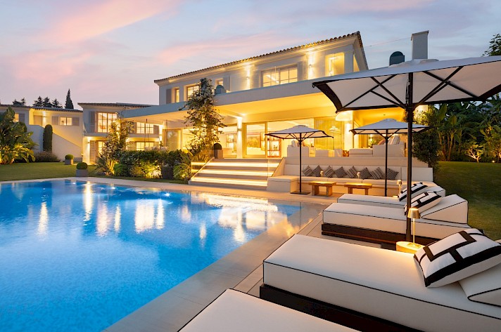 Needs To Be Seen Frontline Golf Contemporary Mansion In Golf Valley