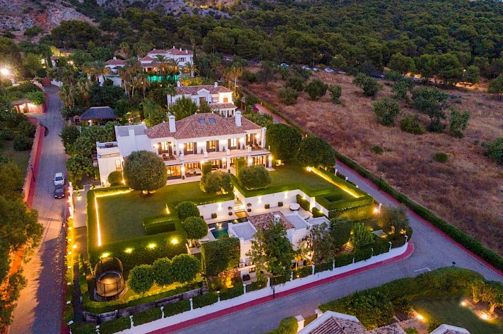 Elegant Luxury Villa Located in One of The Most Exclusive Communities in Marbella.