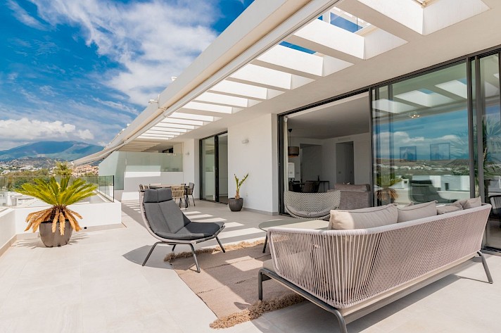 Modern Duplex Penthouse in an Exclusive Community