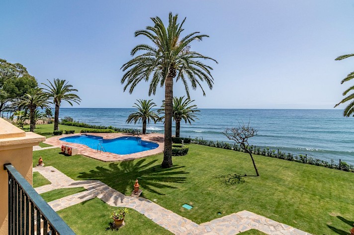 One Of A Kind Frontline Beach Townhouse