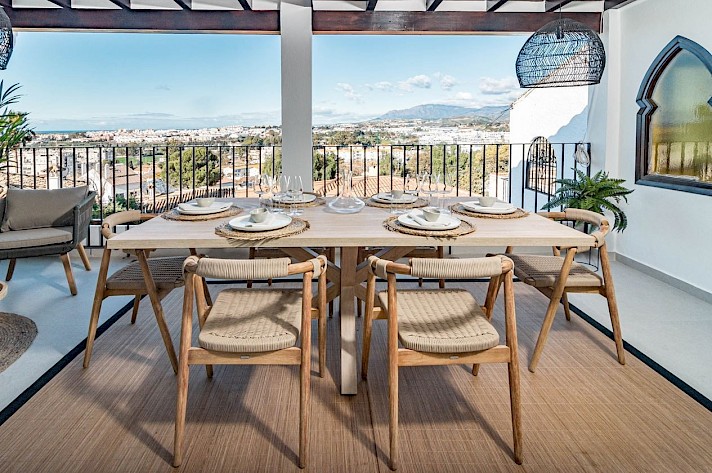 Fully Renovated Modern Townhouse with Stunning Open Views