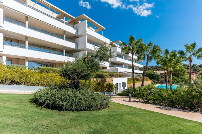 Benahavis South Facing Stylish Fully Furnished Penthouse