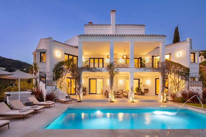 El Madroñal Mansion with Panoramic Sea Views