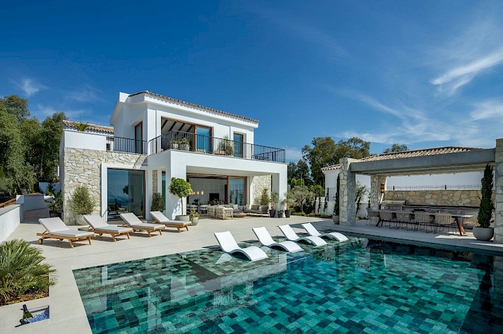 Hacienda-style Villas in the Heart of The Hills La Quinta