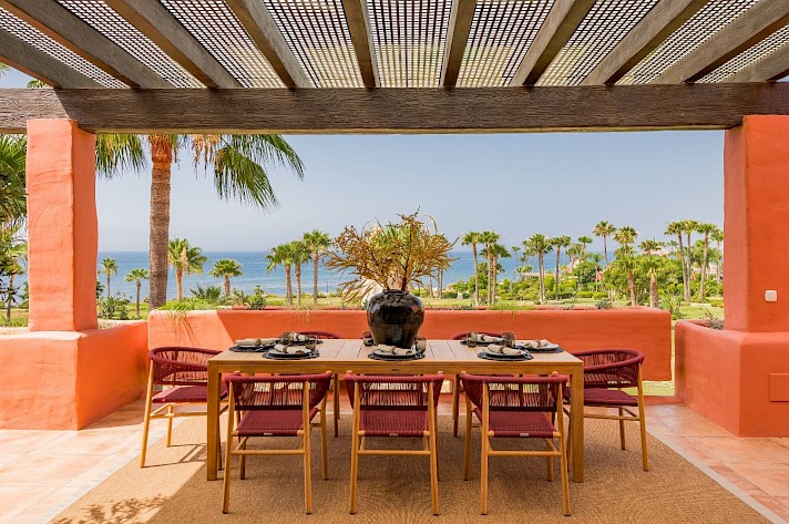 Frontline Beach Fully Renovated Top Quality 4-bedroom Penthouse