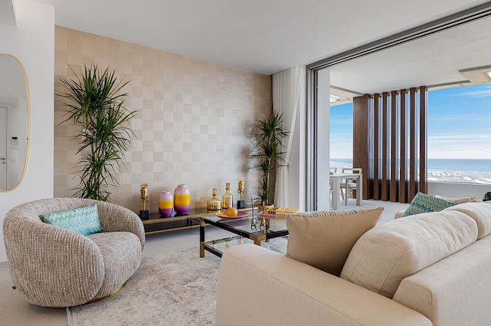 Move-in Ready Apartment with Panoramic Views
