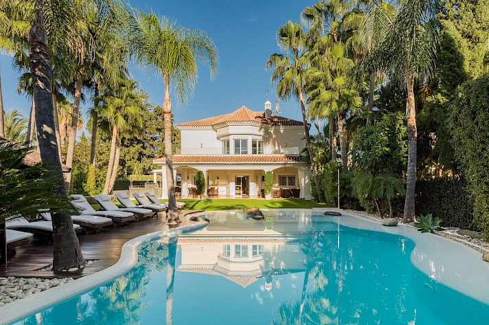 Fully Renovated Beachside Villa in Cortijo Blanco - San Pedro de Alcantara