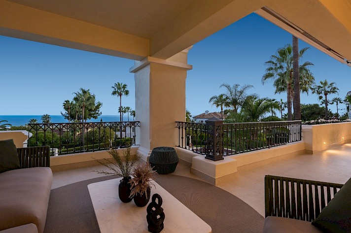 Golden Mile Newly Renovated Apartment with Panoramic Views
