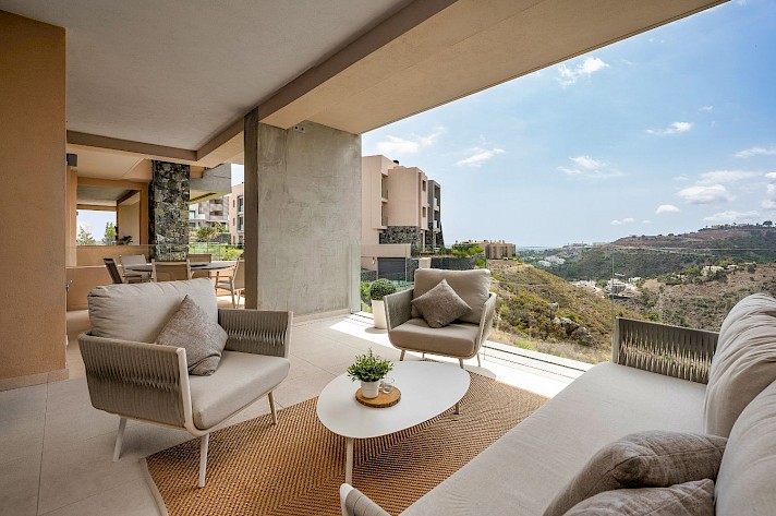 Prime Location 2-bedroom Apartment with Breathtaking Views