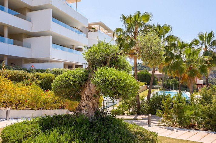 Brand New Contemporary Apartment wtih Panoramic Views In Benahavis