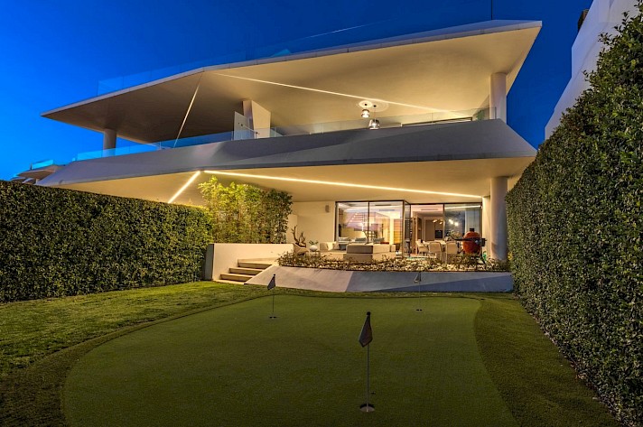 Splendid Semi-detached Villa in Nueva Andalucia