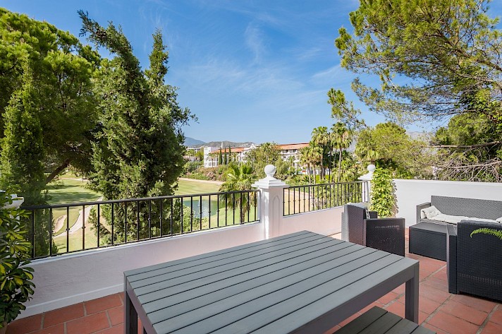 Spacious Frontline Golf Townhouse in Las Encinas La Quinta Benahavis