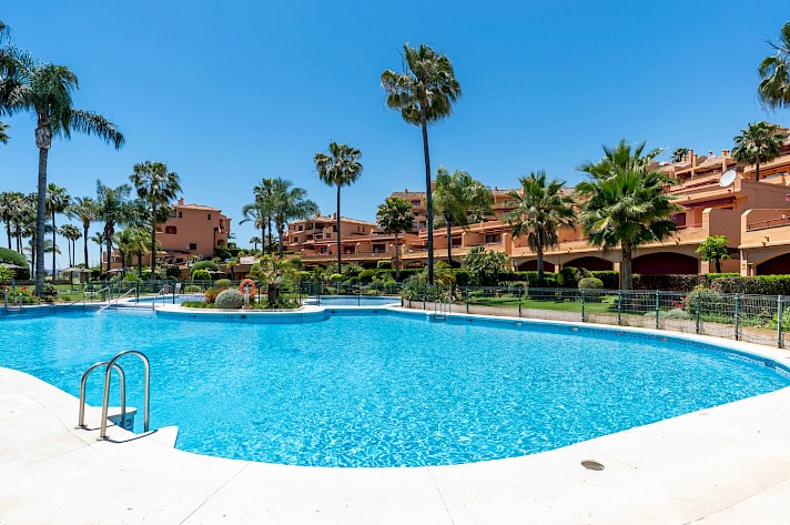 Elegant Beachfront Apartment in Estepona West