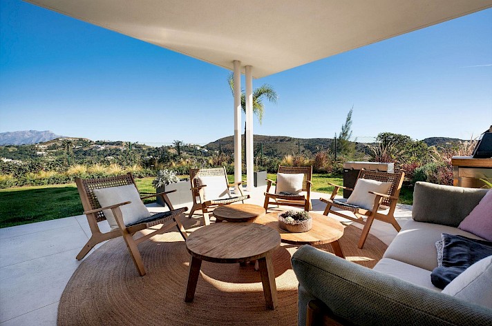 Ground Floor Duplex Apartment with Sea &amp; Mountain Views in Marbella Club Hills, Benahavis