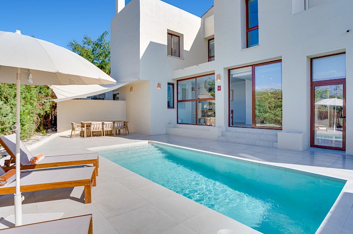 Stunning 5-Beds Corner Townhouse in Cancelada, Estepona