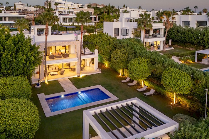 Striking Contemporary Villa in Nuava Andalucia