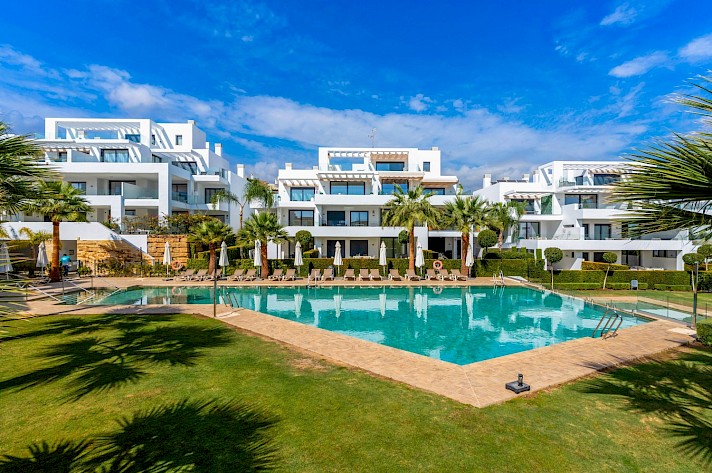 Cortijo del Golf, Estepona East – Modern 2-Bedroom Apartment