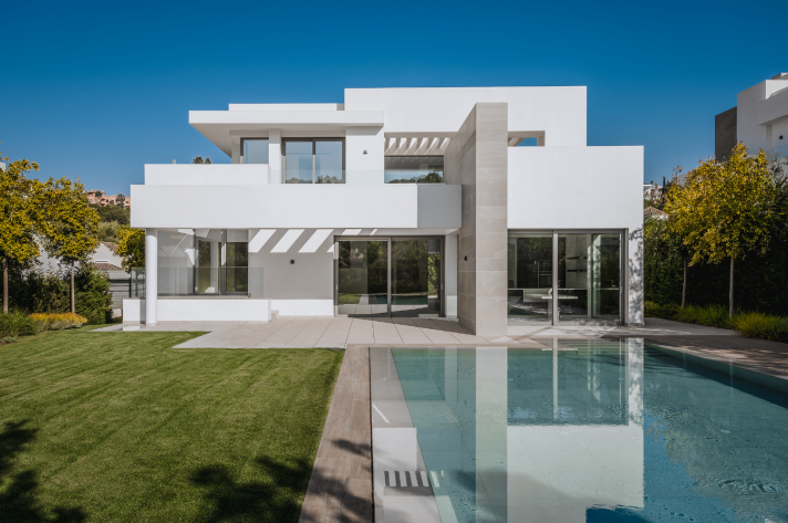 Elegant Contemporary Villa in El Paraiso New Golden Mile