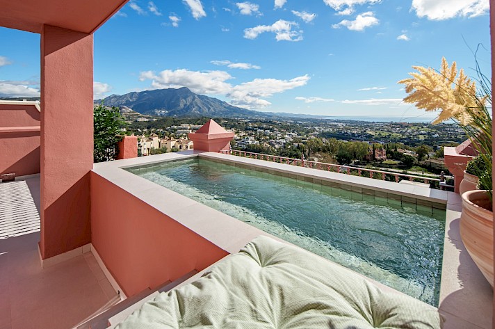 Duplex Penthouse with Private Pool in Monte Halcones
