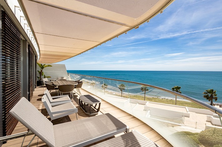 Spectacular Frontline Beach Apartment in Estepona
