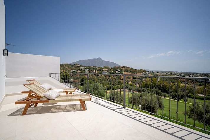 La Quinta Luxury Renovated Townhouse with Golf, Sea Views