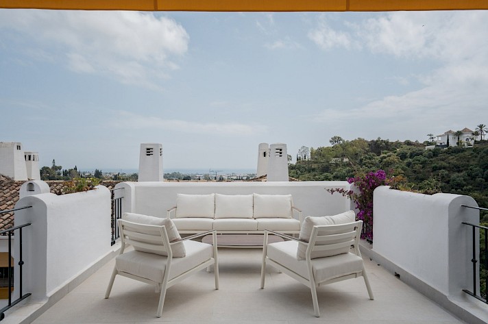 Benahavis Fully Renovated Apartment with Panoramic Seaview