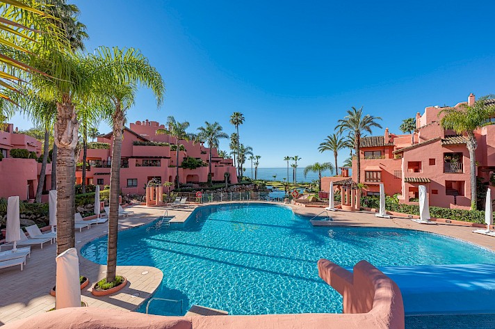 Beautifully Renovated Beachfront Apartment in Cabo Bermejo